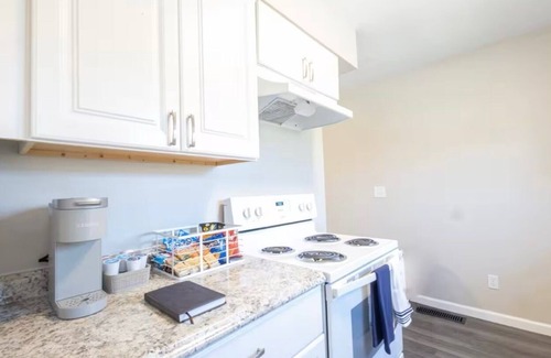 Erlanger Apartment | Cozy & Charming 2-bedroom, 2 bath in Central location near Cincinnati