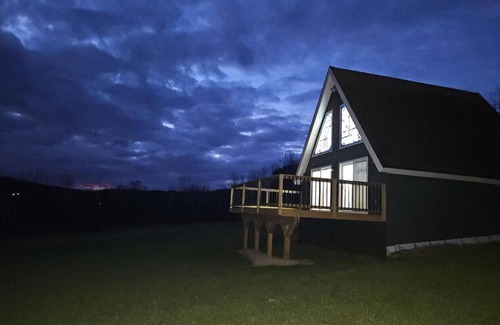 Port Crane Cabin | Cozy Charming Cabin in lovely Newark Valley with beautiful sunsets
