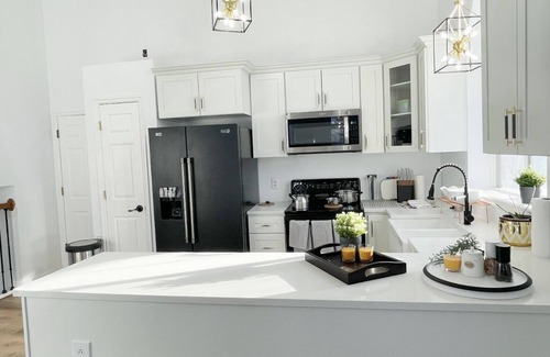 Herriman House | Cozy & Charming entire house, Fenced Yard, Pet friendly.