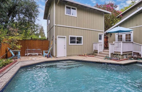 Central Sacramento House | Cozy Chic Studio in the heart of Sac+Pool access