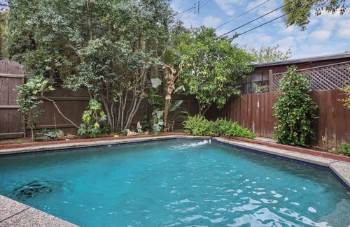 Central Sacramento House | Cozy Chic Studio in the heart of Sac+Pool access