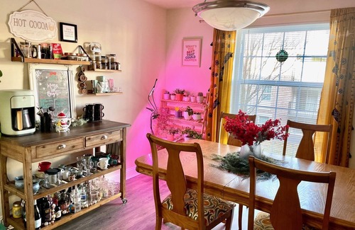 West End Apartment | Cozy Christmas apartment centrally located near DC, VA & MD hotspots.