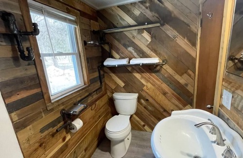 Intervale Ski Chalet | Cozy Christmas Chalet - Fire Pit, Grill, Close to North Conway