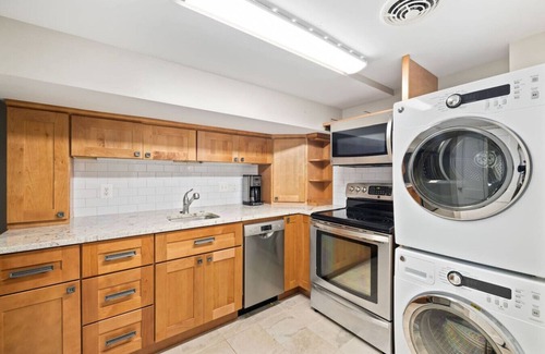 Arlington Apartment | Cozy Clarendon Studio, Minutes Walk to METRO