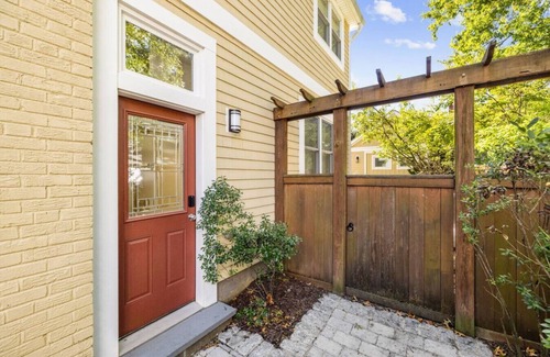 Arlington Apartment | Cozy Clarendon Studio, Minutes Walk to METRO