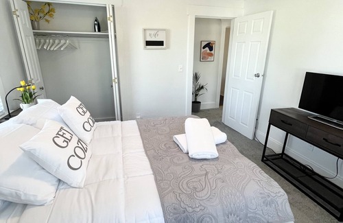 Bogota Apartment | Cozy Clean Apartment, 20 Minutes to NYC