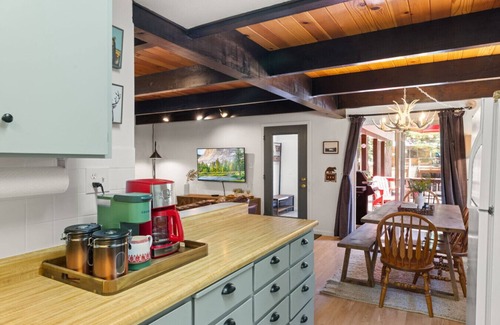 Donner Lake Woods House | Cozy Clean Cabin for Families or Groups by Donner Lake's West End