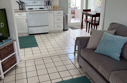 Siesta Key Cottage | Cozy, Clean & Crazily Convenient
