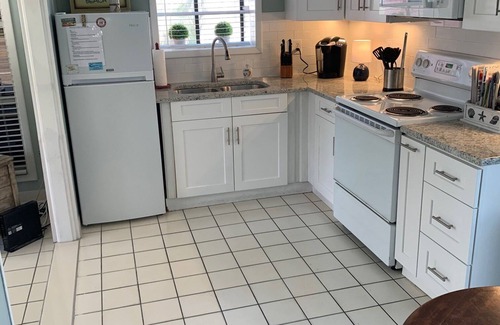 Siesta Key Cottage | Cozy, Clean & Crazily Convenient