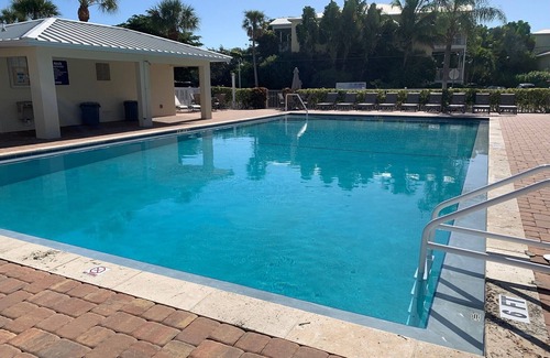 Siesta Key Cottage | Cozy, Clean & Crazily Convenient