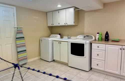 Oakville House | Cozy & clean, Eastlake Oakville 3 bed 2.5 bath