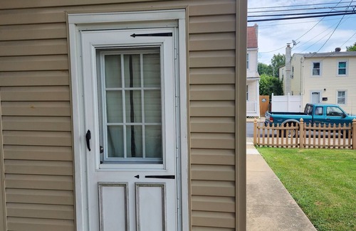 Manheim Apartment | Cozy & Clean in the heart of Manheim Borough Lancaster County.
