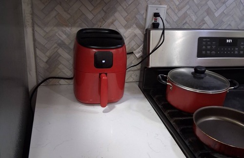 Canarsie House | Cozy clean quiet livingroom for three in brilliant brooklyn NY with WiFi, AC