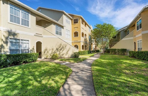 Clearwater Apartment | Cozy Clearwater Condo. Resort-Style Pool, Close to Spectacular Clearwater Beach!