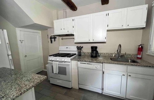 Clintonville House | Cozy Clintonville 3-Bed Mid-Century Townhome with Parking near OSU 1