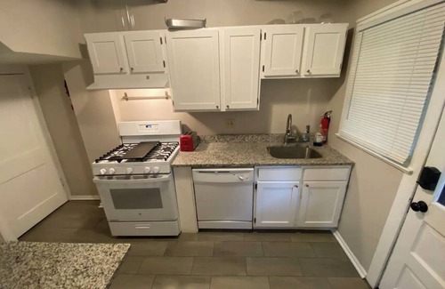 Clintonville House | Cozy Clintonville 3-Bed Mid-Century Townhome with Parking near OSU 1