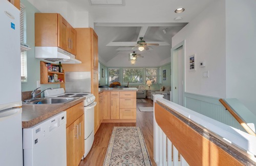 Steinhatchee Cottage | Cozy Clove Cottage in the Steinhatchee Landing Resort