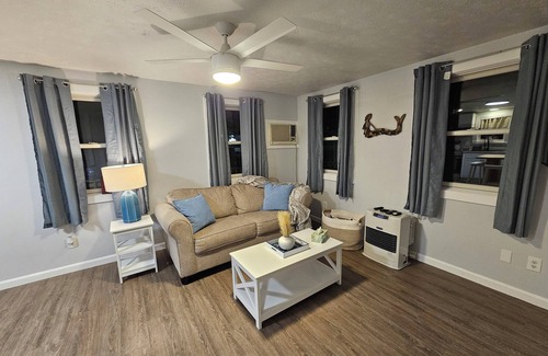 Southern Coast Condo | Cozy Coastal 2-bedroom condo with AC, WiFi in welcoming Saco
