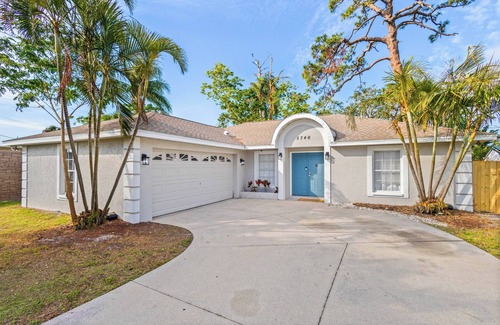 Gulf Gate Estates House | Cozy coastal 3/2 home, Siesta 5 min +hot tub+ fully fenced garden