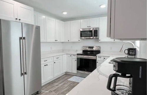 Country Club Estates House | Cozy Coastal Abode- 4bed,3bath