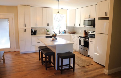 Brunswick House | Cozy, Coastal, Central, Kid/Dog Friendly Home