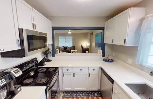 Port Royal House | Cozy, Coastal Retreat! Minutes from Parris Island!