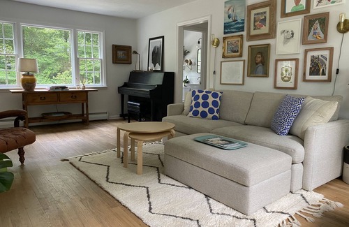 Darien House | Cozy Coastal Retreat w/Detached Office Near NYC