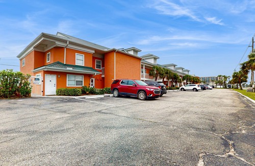 Fort Walton Beach Condo | Cozy coastal condo with shared pool, beach access, Wifi, Washer and Dryer
