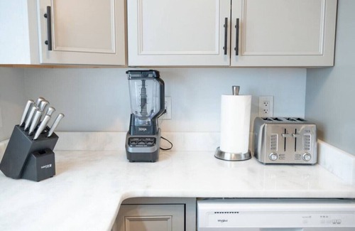 Wrightsville Beach Condo | Cozy Coastal Getaway - Steps to Beach