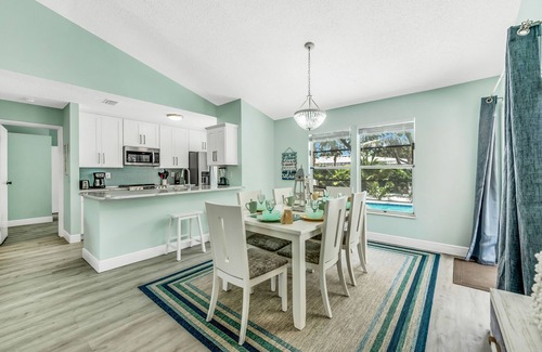 Bradenton House | Cozy Coastal Vibes w/Private Pool!