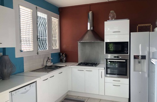 Saint-Claude Apartment | COZY COCOON WITH POOL, spacious three-bedroom air-conditioned apartment