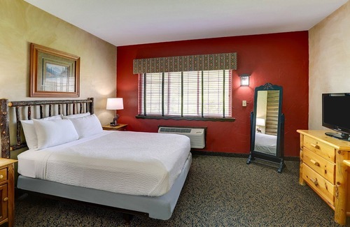 Columbia Hotel | Cozy Columbia Stay w/Rustic-Charm Suites & Modern Amenities | 3 Units