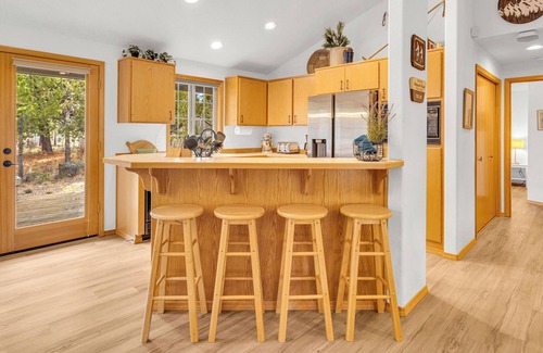 Deer Park House | Cozy Comfort in the Heart of Sunriver – Nature, Adventure & Relaxation Await!