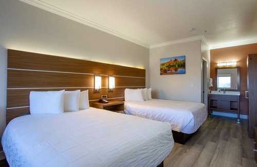Sedona Hotel | Cozy Comfort Queen Room Near Bell Rock Mountain - Family Retreat