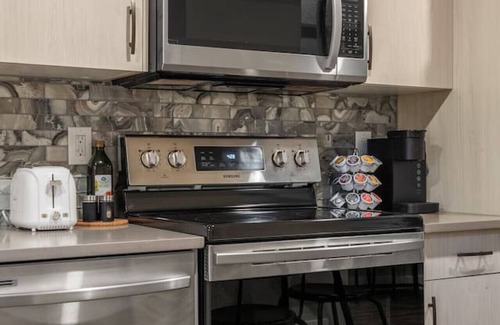 Calgary Apartment | Cozy & Comfortable 2 Bedroom Suite, Mins to Airport, NW Calgary.