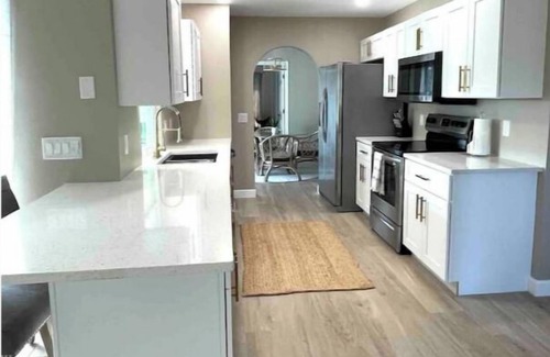 Pebble Beach House | Cozy, Comfortable, 4/2 Pool and Canal Viewnn