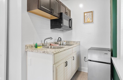 Wynnefield Apartment | Cozy Comfortable and Quiet Suites