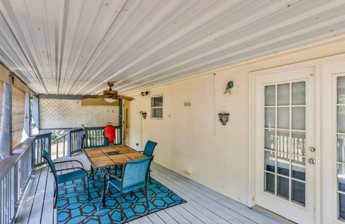 Granbury House | Cozy & comfortable Granbury Home- Minutes from Lake & Historic Downtown Square!