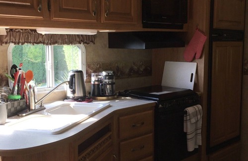 Brew Bay House | Cozy, Comfortable, Semi Waterfront Accommodations Just South of Powell River