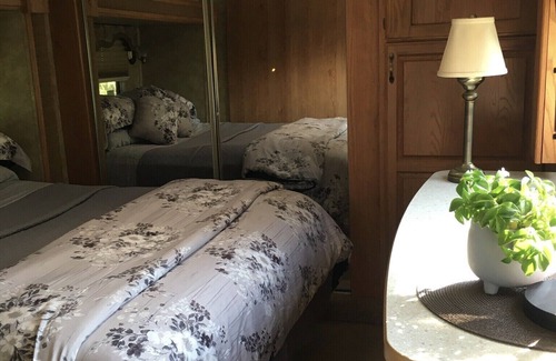 Brew Bay House | Cozy, Comfortable, Semi Waterfront Accommodations Just South of Powell River