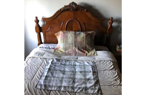 Lincoln Acres House | Cozy & Comfortable Two Story Townhouse