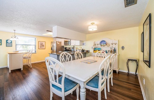 Seminole Condo | Cozy & Comfortable Sea Club Condo Across the street from the Beach