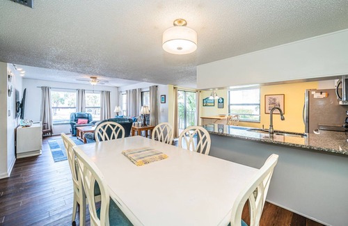 Seminole Condo | Cozy & Comfortable Sea Club Condo Across the street from the Beach