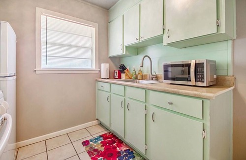 Central Oklahoma City Apartment | Cozy & Comfy - Few blocks away from Plaza District