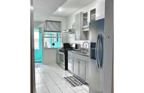 South Shore Condo | Cozy Condo 2 Blocks From Chicago's Lakefront Beach