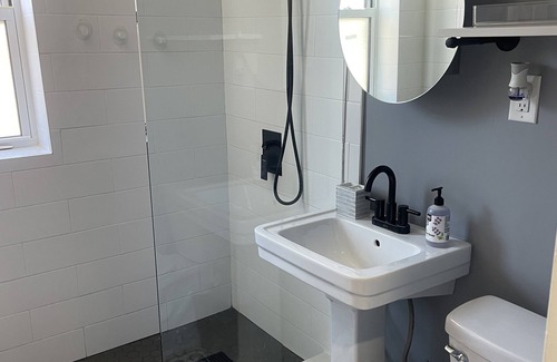 Getty Square Condo | Cozy condo 2 blocks to train that goes Manhattan New York City