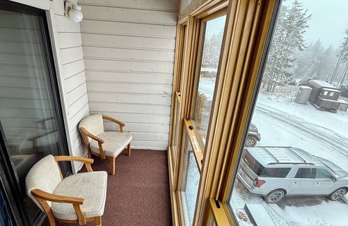 Snowshoe Apartment | Cozy Condo at Snowcrest