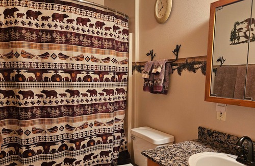 Pinedale Condo | Cozy Condo in a Great Location!