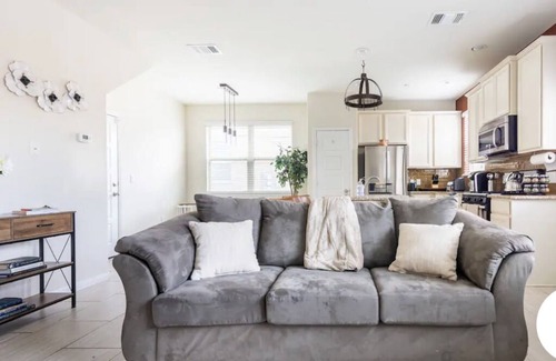 Round Rock Condo | Cozy condo in Round Rock! Charm of Austin in a quiet setting. Pet friendly!