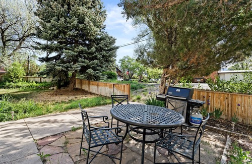 Carbondale Apartment | Cozy condo in the heart of downtown Carbondale